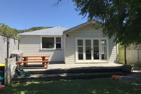 Photo of property in 47 Eden Street, Island Bay, Wellington, 6023