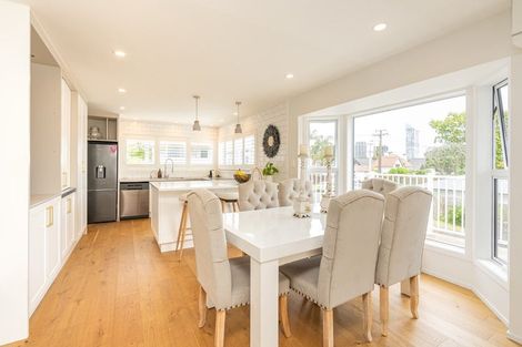 Photo of property in 5a William Street, Takapuna, Auckland, 0622