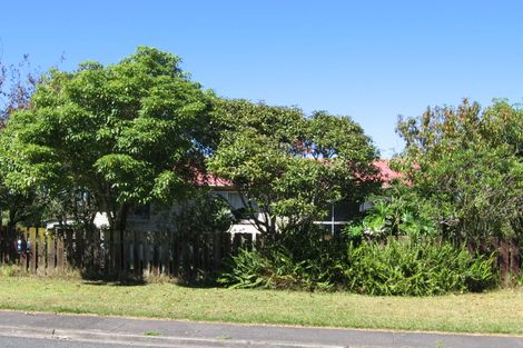 Photo of property in 5 St Catherine Crescent, West Harbour, Auckland, 0618