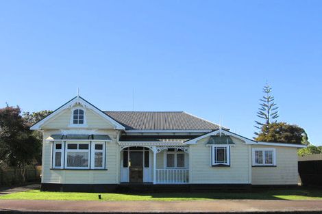 Photo of property in 11 Pirie Street, Palmerston North, 4410