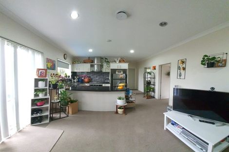 Photo of property in 108 San Marino Drive West, Henderson, Auckland, 0612