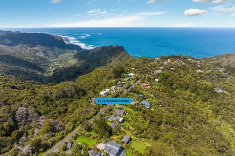 Photo of property in 13 Te Ahuahu Road, Piha, New Lynn, 0772
