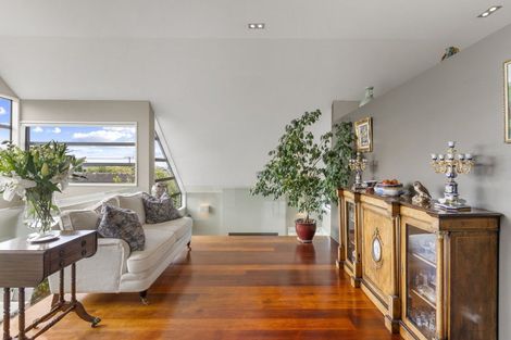 Photo of property in 13 Maritime Terrace, Birkenhead, Auckland, 0626