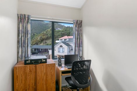 Photo of property in 9 Kapil Grove, Khandallah, Wellington, 6035