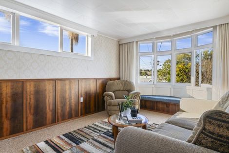 Photo of property in 50 Woodside Avenue, Northcote, Auckland, 0627