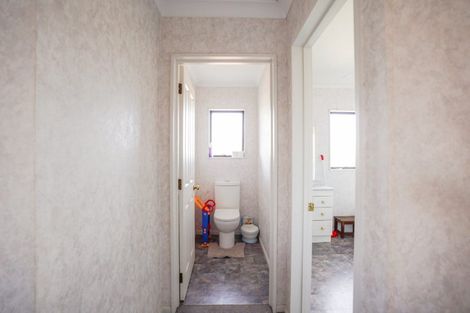 Photo of property in 25 Rosebank Avenue, Kelvin Grove, Palmerston North, 4414