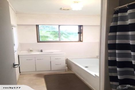 Photo of property in 627a Glenfield Road, Totara Vale, Auckland, 0629