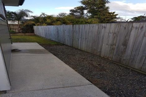 Photo of property in 4 Nirmal Place, Sunnyvale, Auckland, 0612