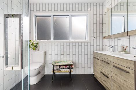 Photo of property in 36 Mildmay Road, Henderson, Auckland, 0610