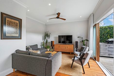 Photo of property in 48 Renfrew Avenue, Sandringham, Auckland, 1041