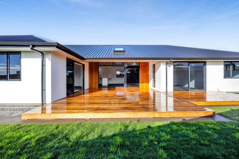 Photo of property in 21 Midsummer Avenue, Stratford, 4332