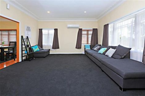 Photo of property in 19 Clevedon Road, Papakura, 2110