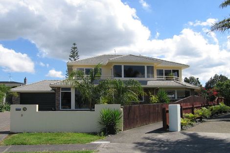 Photo of property in 8 Optimist Place, West Harbour, Auckland, 0618