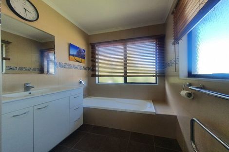 Photo of property in 114a Alfriston Road, Manurewa, Auckland, 2105