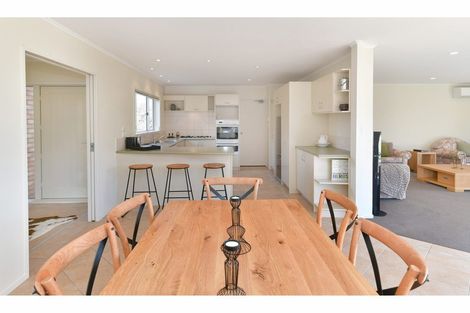 Photo of property in 168 Centreway Road, Orewa, 0931