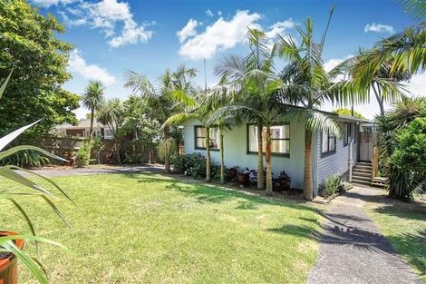 Photo of property in 10 Weatherly Road, Torbay, Auckland, 0630