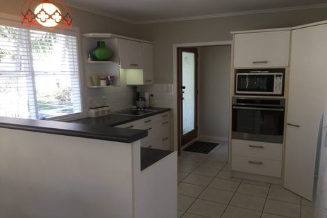 Photo of property in 1/1 Sylvan Park Avenue, Milford, Auckland, 0620