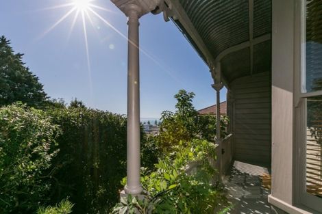Photo of property in 129 Chaucer Road, Hospital Hill, Napier, 4110