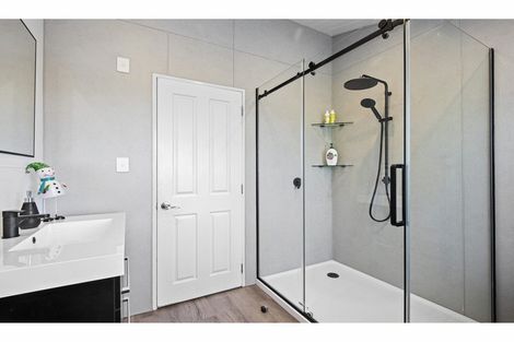 Photo of property in 42 Codlin Road, Waiuku, 2683