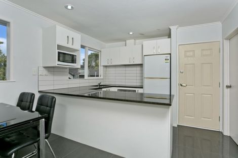 Photo of property in 12 Tawavale Crescent, Totara Vale, Auckland, 0629