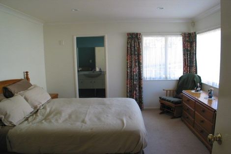 Photo of property in 36 Tyrico Close, Unsworth Heights, Auckland, 0632