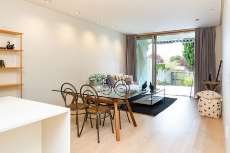 Photo of property in 2/5 Tanner Street, Havelock North, 4130