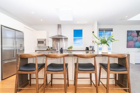 Photo of property in 60 Hawker Street, Mount Victoria, Wellington, 6011