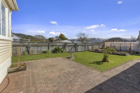 Photo of property in 127 Waddington Drive, Naenae, Lower Hutt, 5011