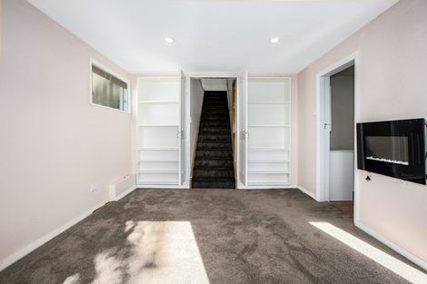 Photo of property in 15 Connaught Terrace, Brooklyn, Wellington, 6021