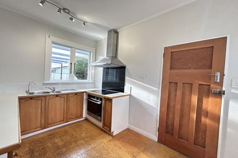 Photo of property in 122 Waiwhetu Road, Waterloo, Lower Hutt, 5011