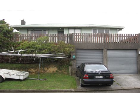 Photo of property in 9 Balmain Street, Newlands, Wellington, 6037