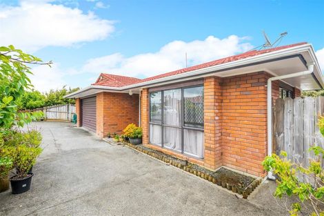Photo of property in 35 Pinewood Grove, Botany Downs, Auckland, 2010