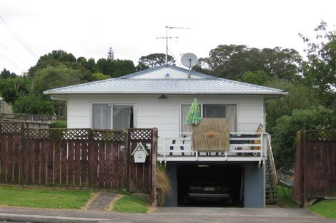 Photo of property in 2/119 Beach Haven Road, Beach Haven, Auckland, 0626