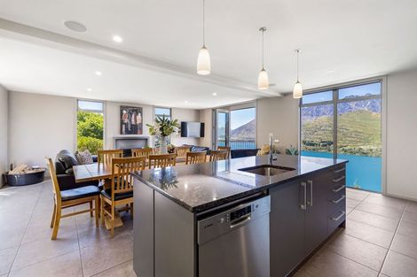 Photo of property in 6a Lancewood Lane, Queenstown, 9300