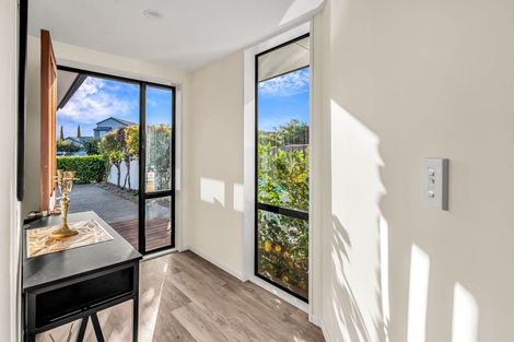 Photo of property in 10 Courtfield Close, Parklands, Christchurch, 8083