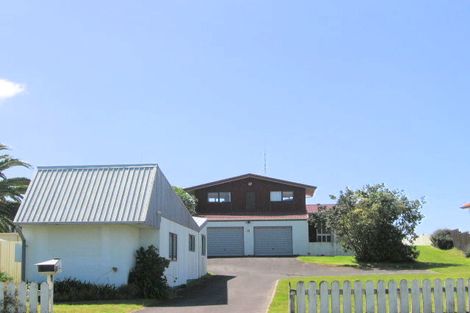 Photo of property in 4 Taylor Road, Papamoa Beach, Papamoa, 3118