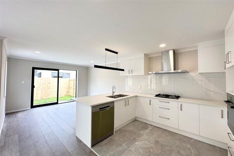 Photo of property in 33 Combat Street, Papakura, 2110