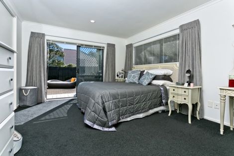 Photo of property in 15 Thornbill Rise, Unsworth Heights, Auckland, 0632