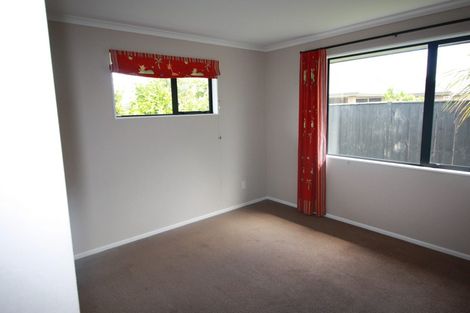 Photo of property in 17 Cleveland Heights, Kelvin Grove, Palmerston North, 4414