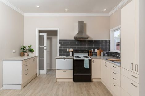 Photo of property in 7b Romney Square, Tawa, Wellington, 5028