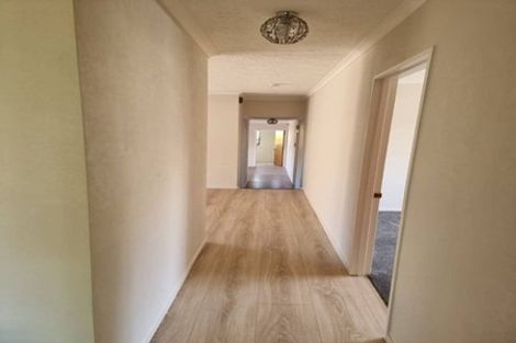 Photo of property in 47 Dalwhinnie Parade, Highland Park, Auckland, 2010