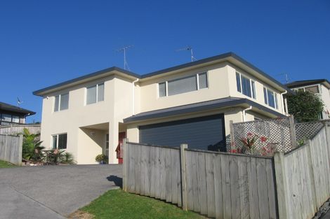 Photo of property in 2/10 Mossop Rise, Glenfield, Auckland, 0629