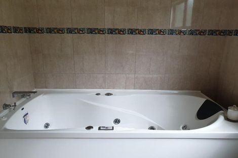 Photo of property in 8 Bury Grove, Strathmore Park, Wellington, 6022