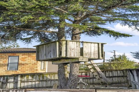 Photo of property in 1/5 Woodall Place, Totara Vale, Auckland, 0627