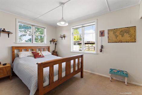 Photo of property in 1 Charles Street, Carterton, 5713