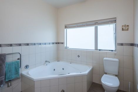 Photo of property in 61 Quadrant Heights, Paraparaumu, 5032