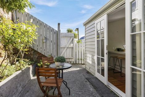Photo of property in 18 Carrington Street, Mount Cook, Wellington, 6021