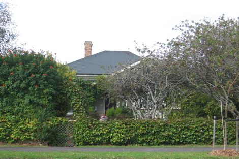 Photo of property in 27 Glenview Road, Glen Eden, Auckland, 0602