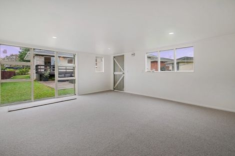 Photo of property in 42 Ray Small Drive, Pahurehure, Papakura, 2113