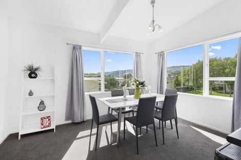 Photo of property in 6 Saint Annes Square, Tawa, Wellington, 5028